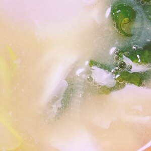 白菜キムチとワカメの味噌汁